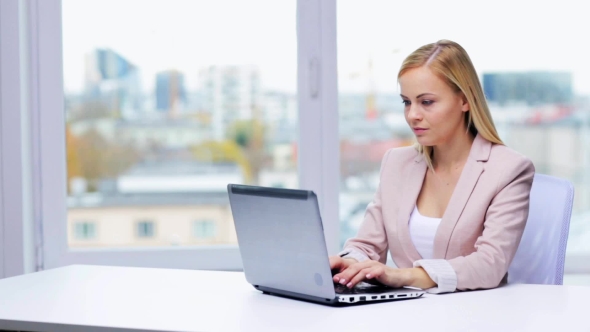 Young Businesswoman With Laptop Typing At Office 29 alt