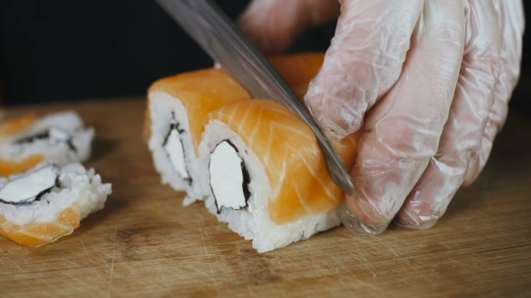 Knife Cuts Salmon Sushi alt