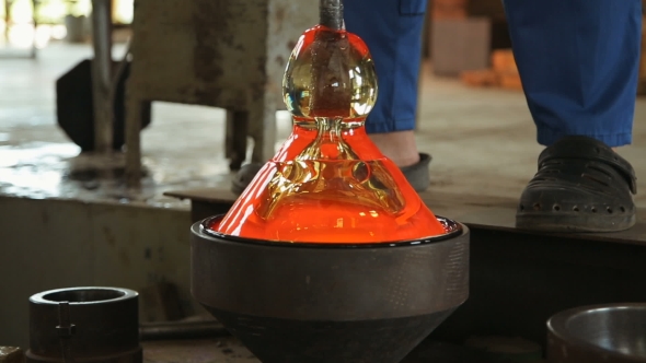 Production Of Glass In The Workshop alt
