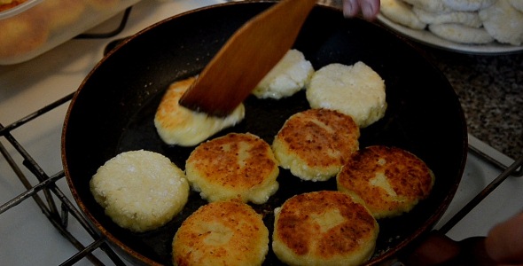 Cheesecakes Food Frying Dough Pancakes Pancakes Flip Hand 2 alt