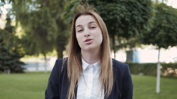 Young Frustrated Business Woman Shouting On Camera Outdoors, Emotional Concept alt