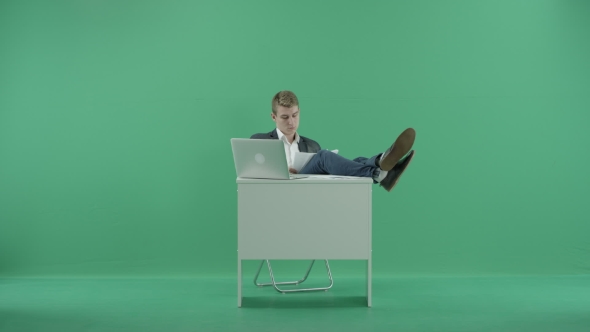 Businessman At The Office alt