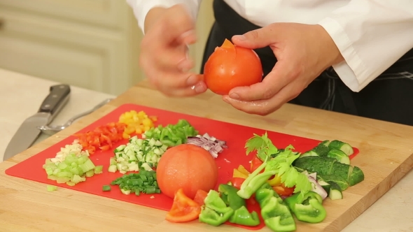 Peeling Blanched Tomatoes alt