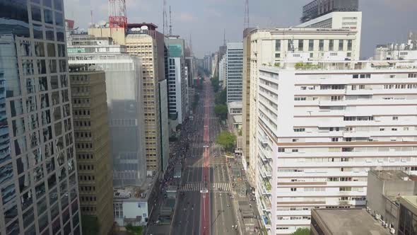 Drone Sao Paulo downtown av Paulista