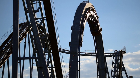 Rollercoaster Train is Moving alt