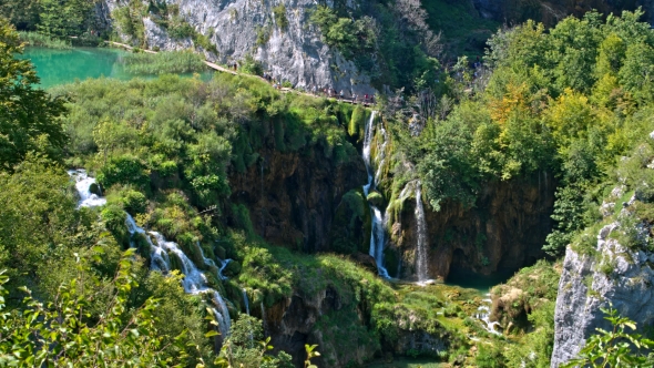 Picturesque Waterfalls Scenery in Plitvice Lakes National Park alt