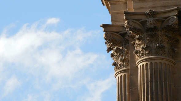 Capitel Column with Clouds alt