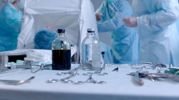 Nurse Giving a Tissue Forceps To Surgeon alt