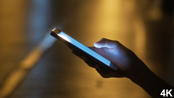 Using Touch Screen On Smartphone alt