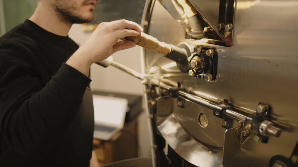 Professional Coffee Roasting Process In Artisan Lab