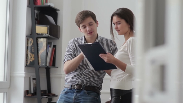 Man Points To a Piece Of Paper Is What He Says. alt