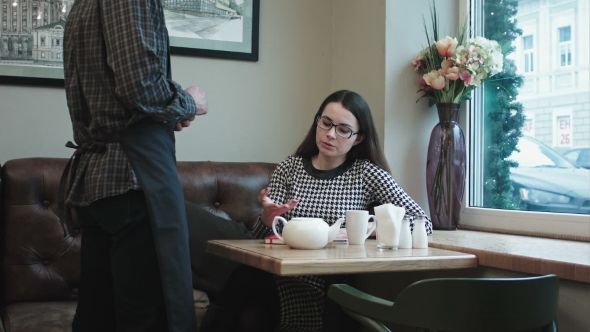 Woman Swear Tea In The Cafe. alt