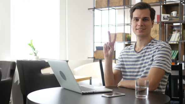 Positive Creative Man at Work, Sign of Victory alt