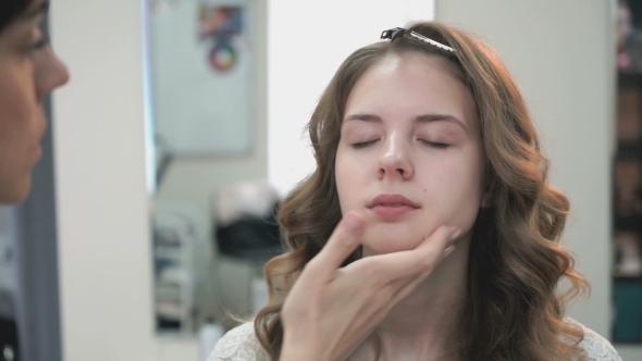 Visage Master Making Make-up For Young Model