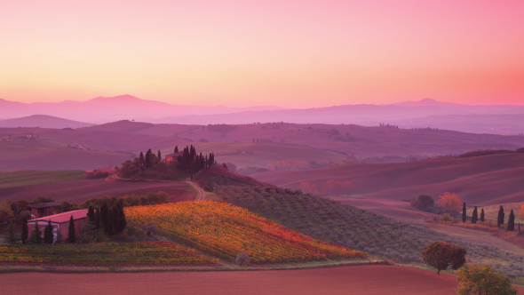 Sunrise over Tuscan alt