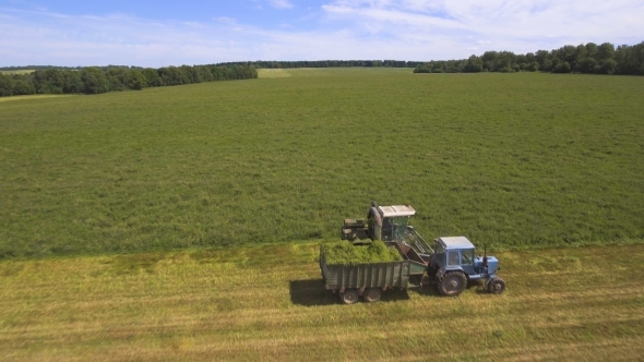 AERIAL VIEW. Combine Harvester Cutting Field alt