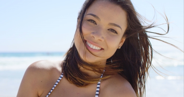 Attractive Friendly Young Brunette Woman alt