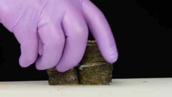 Sushi Master Puts The Rolls In Columns.  alt