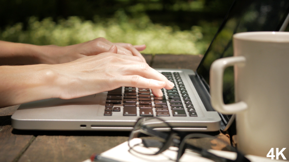 Freelancer Use Laptop alt