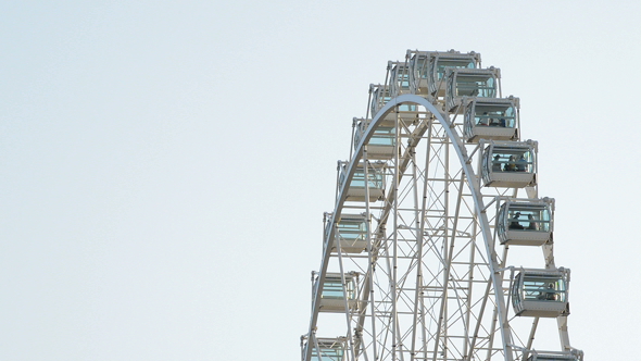 Ferris Wheel Gyrating at Detail alt