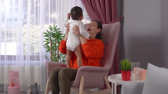 Mother with her baby. alt