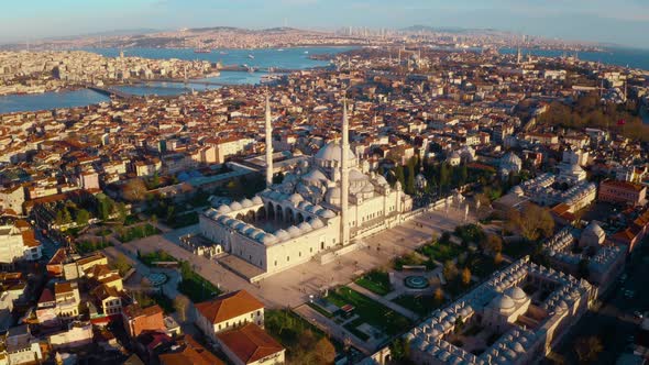 Aerial view of Fatih Mosque in Istanbul alt