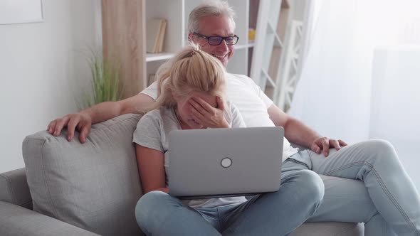 Online Family Joy Father Daughter Watching Comedy alt