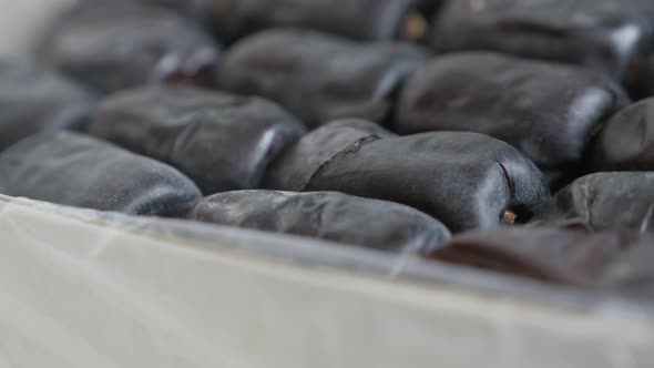 Panning over date palm in  opened package close-up 4K 2160p 30fps UltraHD footage - Phoenix dactylif alt