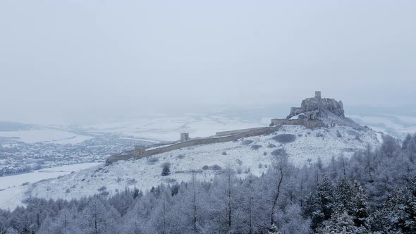 Aerial view of Spis Castle in Slovakia in winter alt