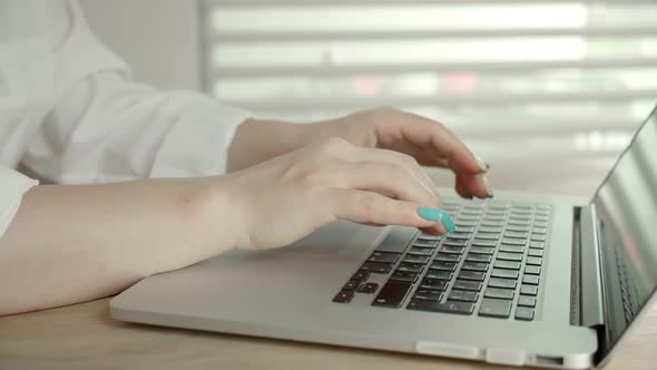 Female Hands of Business Woman Professional User Worker Using Typing on Laptop Notebook Keyboard Sit alt