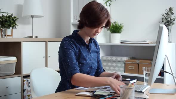 Designer Chooses Best Color Samples for the Client alt