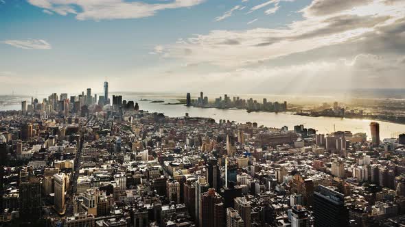 Epic View of Manhattan on the Background of a Dramatic Sky with the Rays of the Sun alt