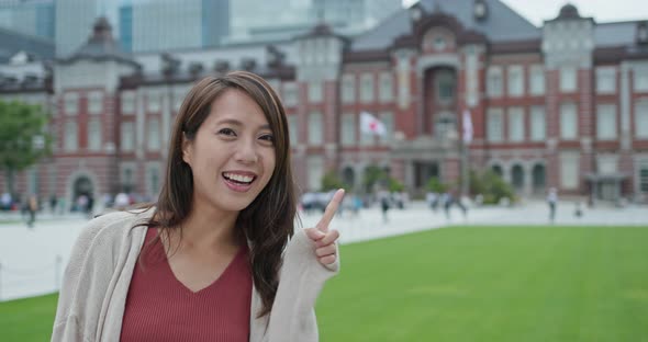 Woman in the Tokyo station alt