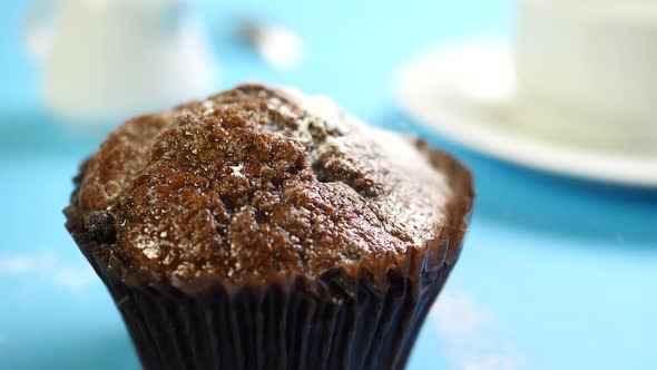 Powdered or Castor Sugar Falling Down on Chocolate Cake alt