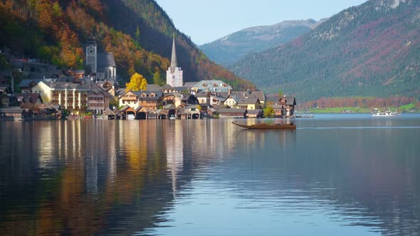 Autumn Colors in Famous Tourist Destination Idillyc Town Hallstatt in Mountains Alps. Cathedral alt