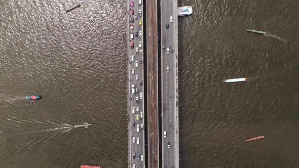4k Time lapse, Top view of the Chao Phraya River, Traffic of cars and boats. alt