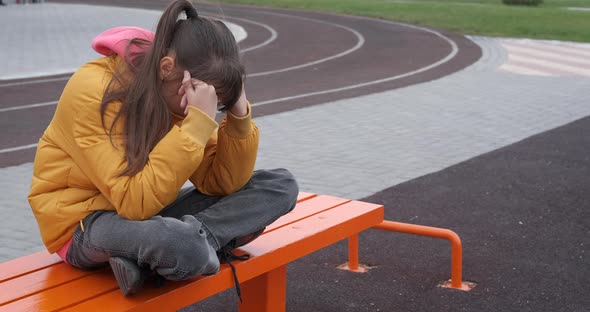 Girl with Trouble Outdoor alt