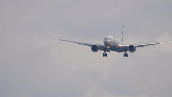 Wide Body Airliner Approaching Before Landing