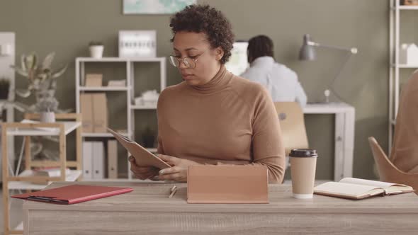 Female Engineer Working on Tablet PC in Office alt