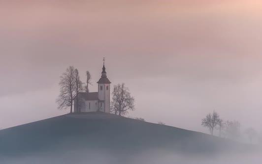 Fog rolling over the hills and countryside alt