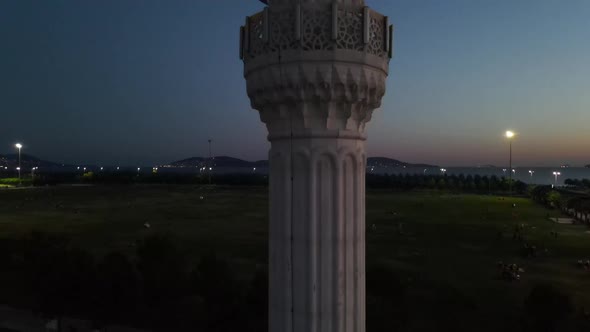 Aerial View Mosque Minaret alt
