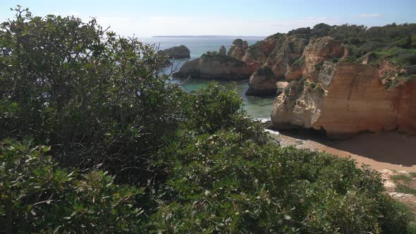 Rocks of the ocean shore in Lagos alt