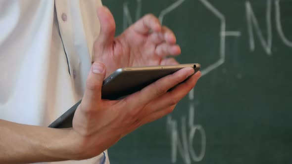 Young Women Holding Tablet Writen Pay Per Click on It alt