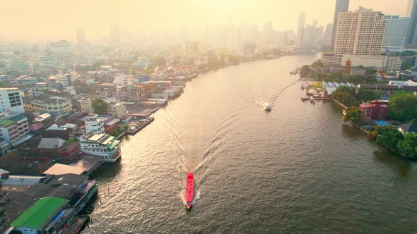 4K : Aerial view of passenger boats moving in Chao Phraya River alt