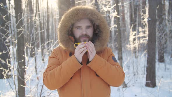 Winter Tourism and Hiking Concept alt