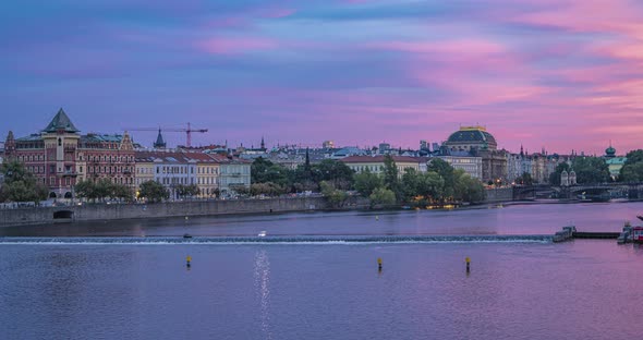 time lapse from Charles bridge on the Vltava River boats traffic during dusk with purple sky alt