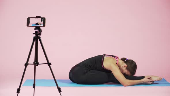 Young athletic girl fitness blogger shows how to do the exercises correctly alt