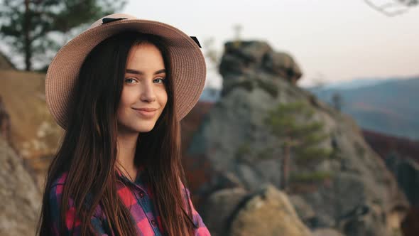 Portrait of a Young Woman alt