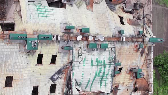 Vertical Video of a Wartorn Building in Ukraine alt