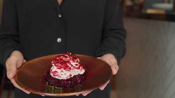 Vegan Tartar Salad with Beetroot and Gorgonzola Cheese Foam High Kitchen Vegetarian Dish Haute alt